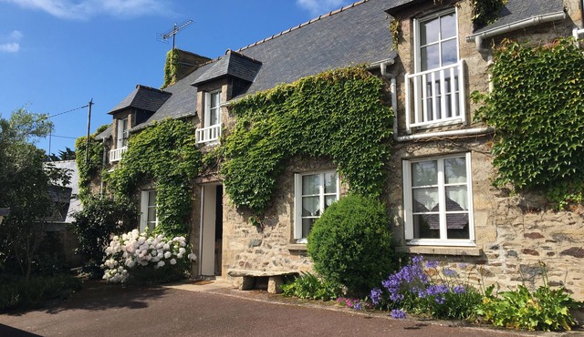 House 6 people, Pléboulle