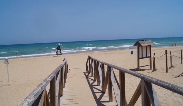 House 6 pers, 700m from the beach in residential with swimming pool