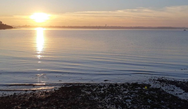House 6 people renovated by the sea.