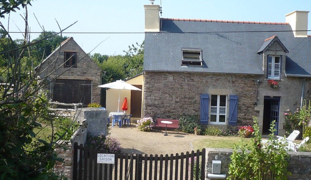 house 6 to 8 people near the sea