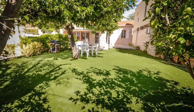 House 60m2, 500m from beaches and shops, large outside garden