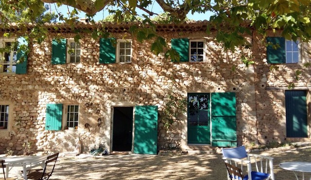 House 8/10 people with swimming pool, magnificent view of Ste Victoire