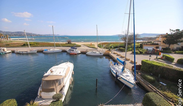 House 8/10 persons with sea view et 14 m mooring