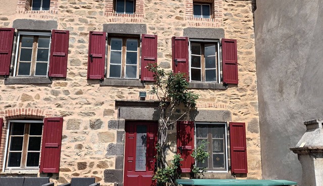 HOUSE 8-9 people LAVAUDIEU, most beautiful village in France. Pets allowed.