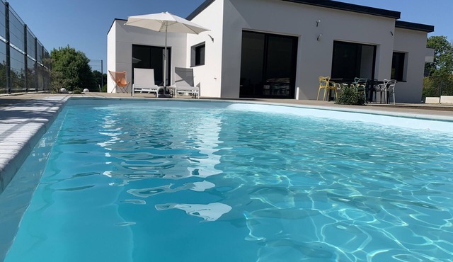 house- 8 people - 3 bedrooms