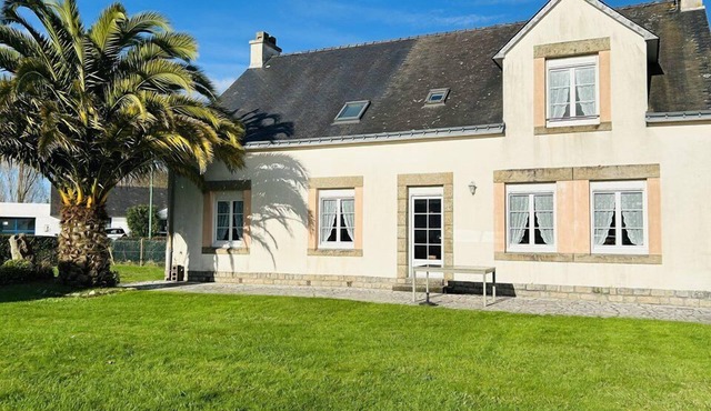 House 8 people located in longère near the village of Guidel