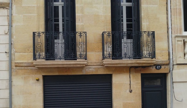 House 8 people, old lormont