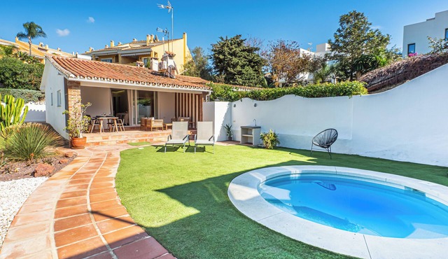 House 80 m from the beach, garden, swimming pool, barbecue and Wifi Ideal for families.