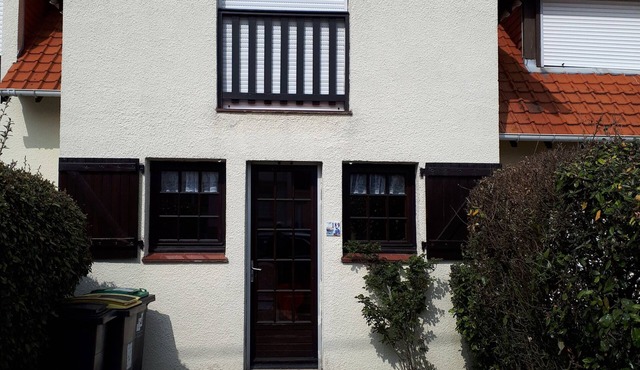 House 900 m from the beach.