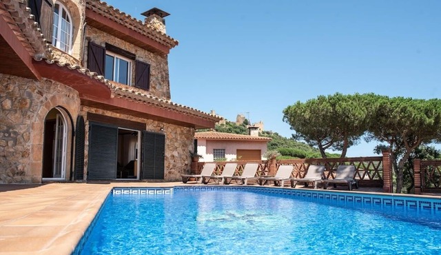 House a la Muntanya on the Edge of la Platja
