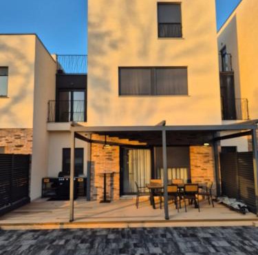 House AGAPE near Zagreb with rooftop jacuzzi