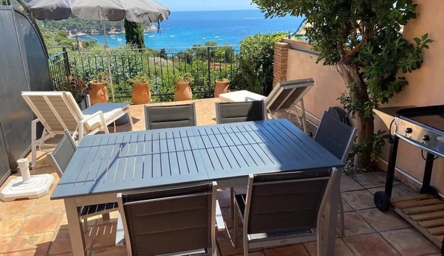 HOUSE AIR CONDITIONED INTERNET PANORAMIC SEA VIEW BEACH 300M GARAGE
