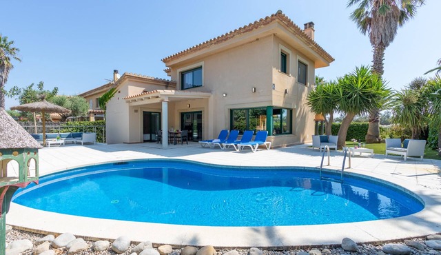 House Amfora 70, in 1st line, A/C, Wi-Fi, private pool, barbecue, garden.