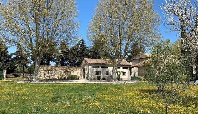 House amidst vineyards in Drôme provençale