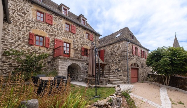 House and barn complex