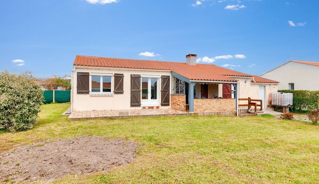 House and garden for 4 in Brem-sur-Mer