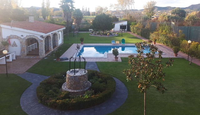 HOUSE AND RECREATIONAL PROPERTY NEXT TO LOGROÑO