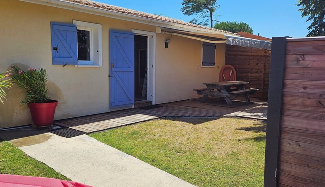 House Arcachon basin near beach cycle path