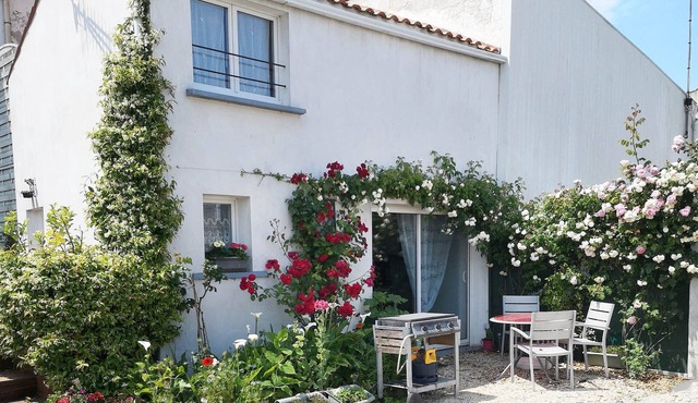 House at the foot of Ile d'Oleron, oyster site, close to beaches