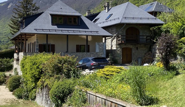 House at the foot of the mountains!
