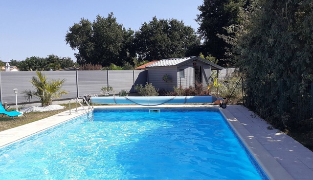 House at the gateway to Bordeaux and the Médoc. July 1 to 13 and August 15 to 31