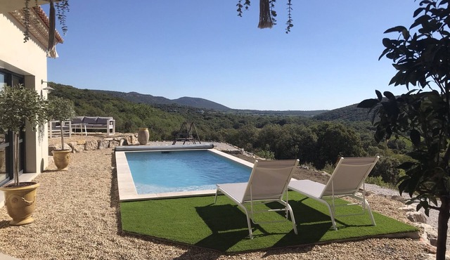 House at the foot of the Pic Saint Loup with swimming pool