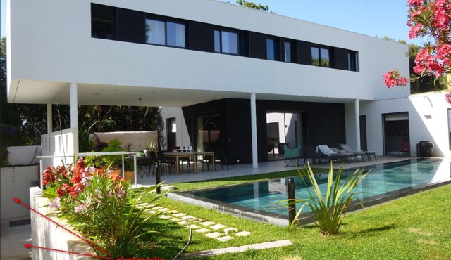 House at the gateway to the calanques in a residential area