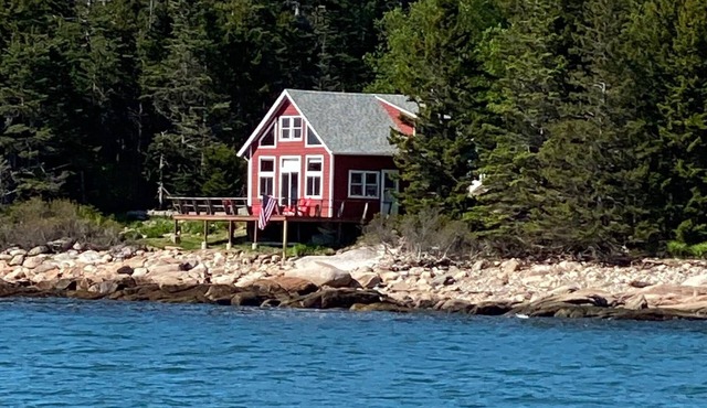 House at the Point: Off-Grid Oceanfront Cabin