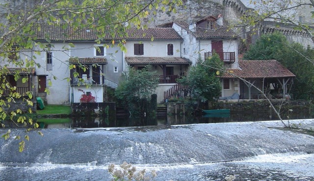 HOUSE AT THE WATERFRONT