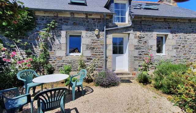 House Beachfront, Beach 400 m, 5 people, near Saint Brieuc