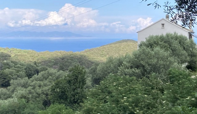 House beautiful nature sea and mountain views, garden, air conditioning