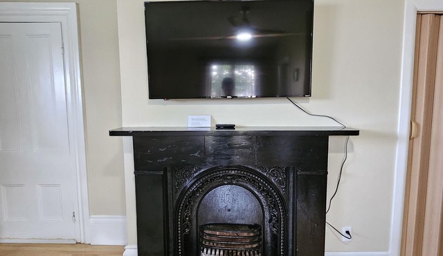 House bed and breakfast type. Can be family or single travelers