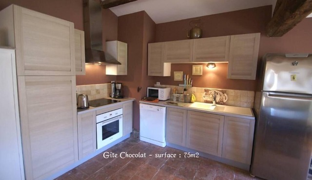 House Bersane: CHOCOLATE COTTAGE in a house with swimming pool