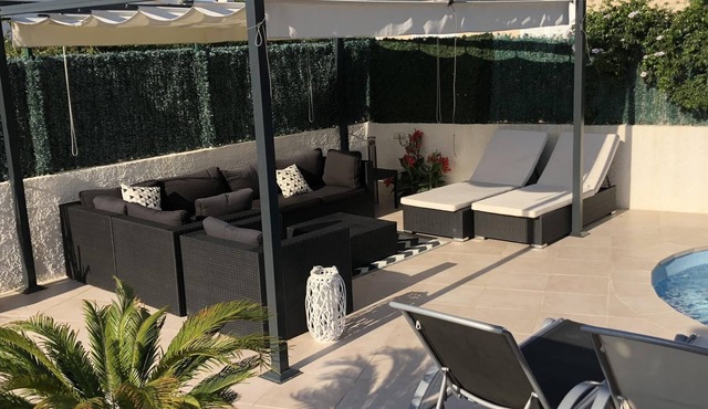 House Besalu 8 - A/C, private pool, barbacue, WiFi, garage.