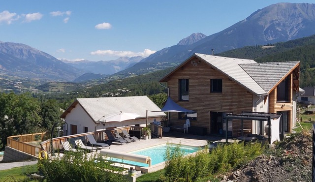 House between Lake and Mountain