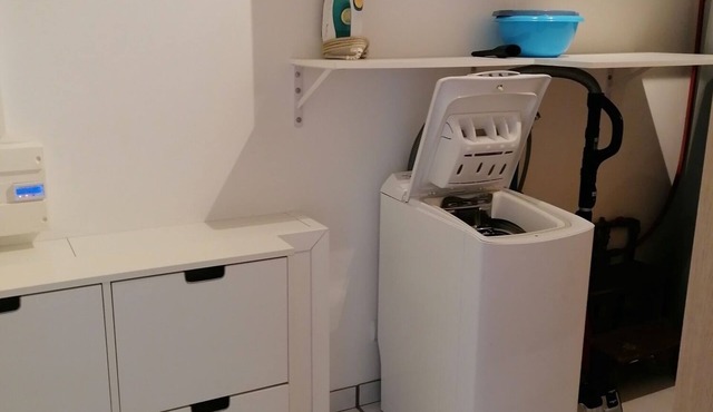 HOUSE BETWEEN LAKES AND OCEAN