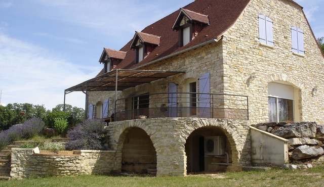 House between Lot and Périgord with swimming pool