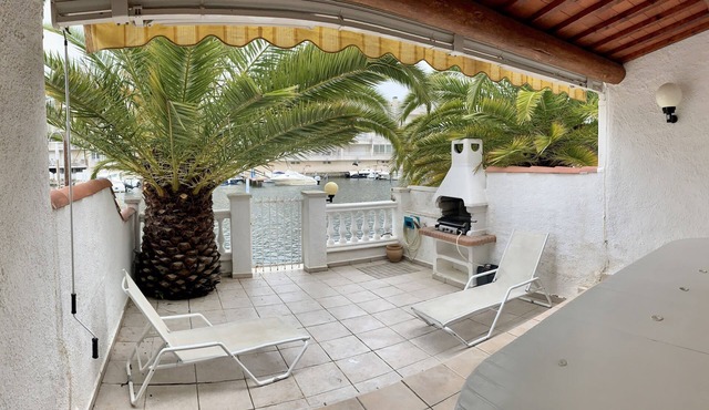 House between port & canal option mooring 15x4m access from terrace