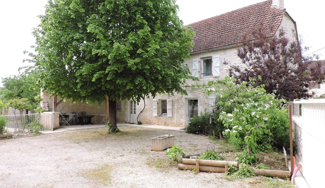 House between Quercy and Périgord with covered swimming pool, very quiet and relaxing