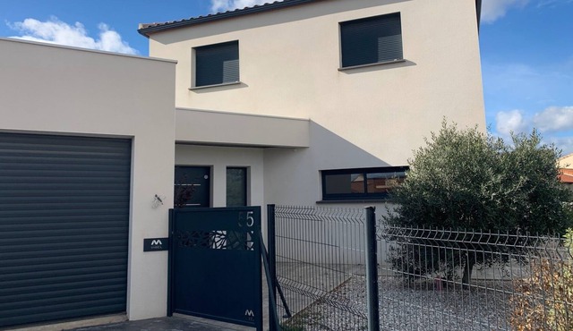 House between sea and mountains near Perpignan