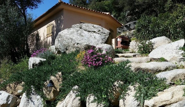 House between the rocks magnificent view of the mountains - Near Figari