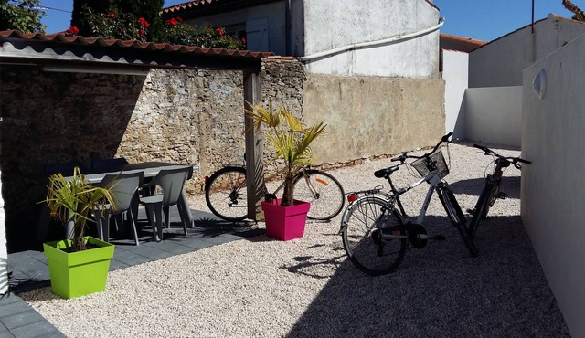 house + bikes 5 people 2 km from the limit beach Les Sables d'Olonn