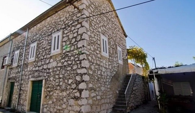 House Bjanka (43431-K1) - Blace (Opuzen)
