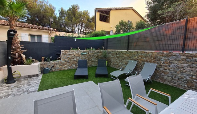 House Bormes les Mimosas 100 m from shops and 200 m from the beach on foot