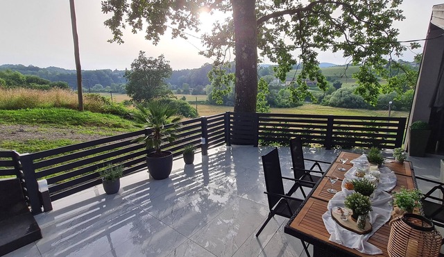 House by the Dobra River with jacuzzi, panoramic terrace, and space for gatherings.