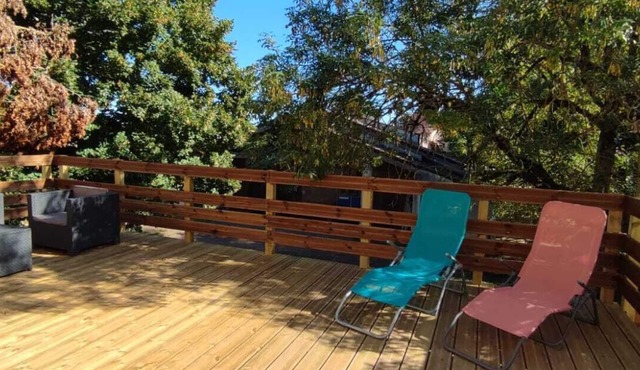 House by the lake close to Agen Exhibition Center and shops