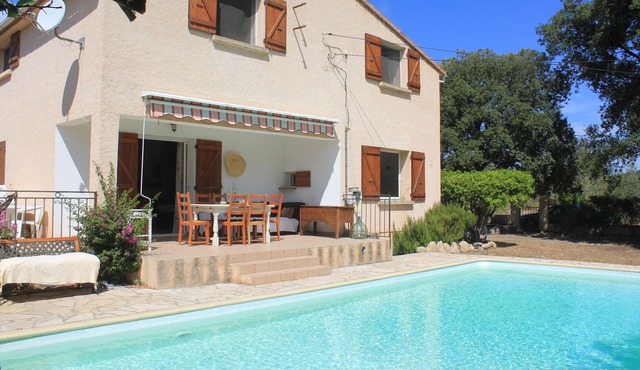 House by the river, 5 minutes from the sea