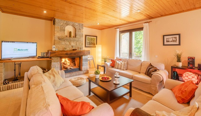 House by the river for 14 people with table football, billiards, gym and barbecue