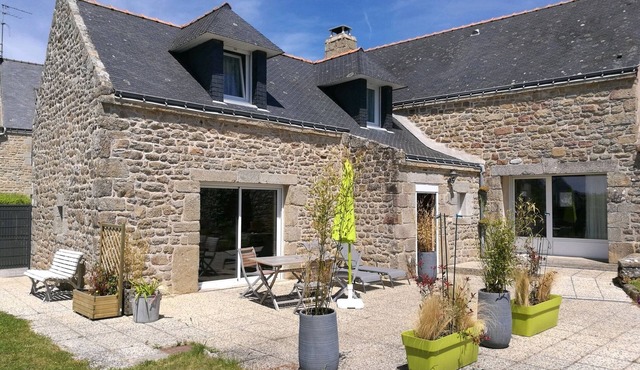 House by the sea for 4 people