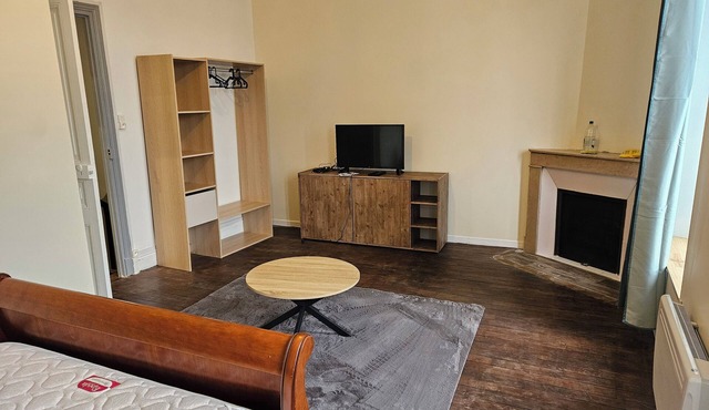 *House by the Water – Dun-sur-Meuse – Wi-Fi – All Comforts*